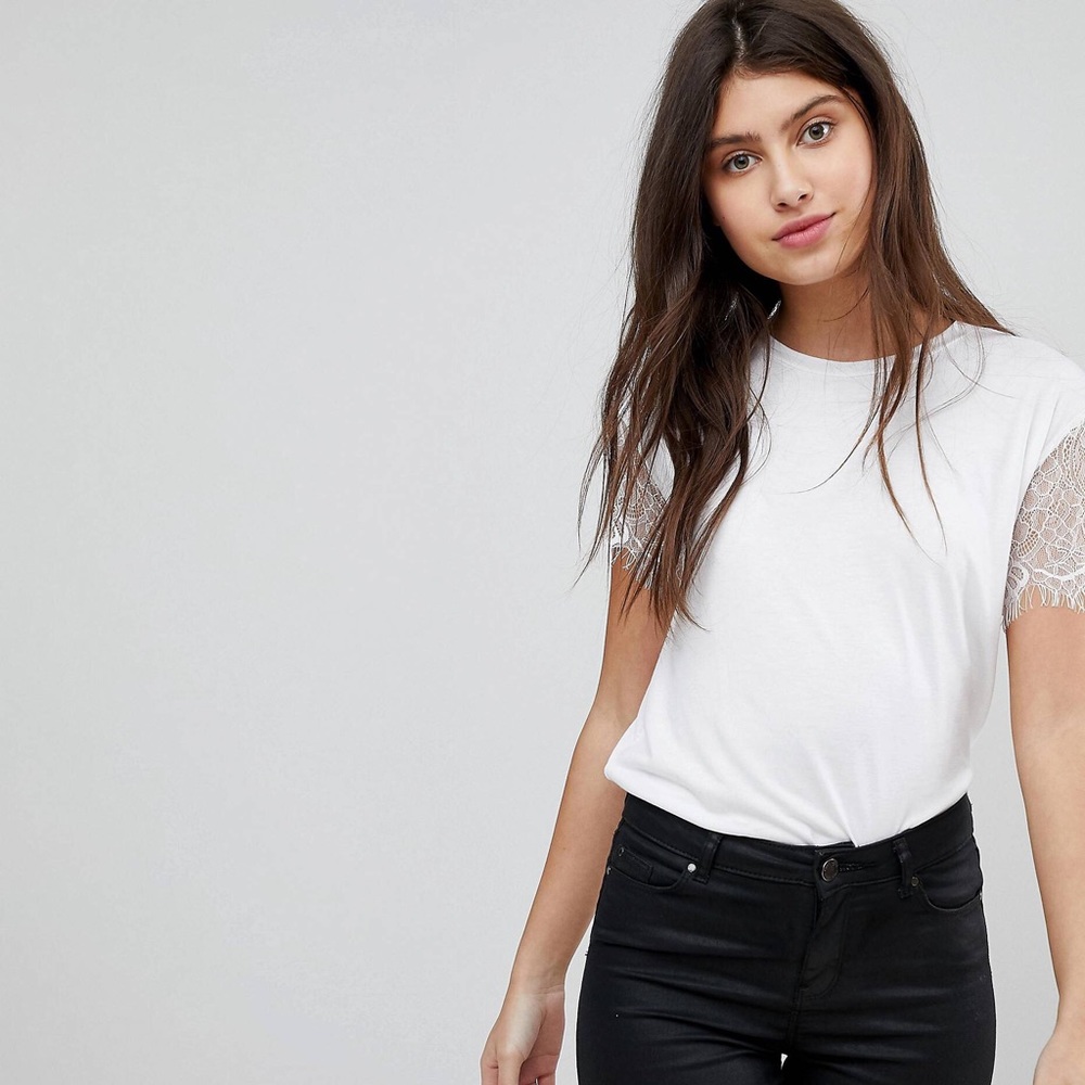 *LAST CHANCE* Lace Sleeve Detail Tee